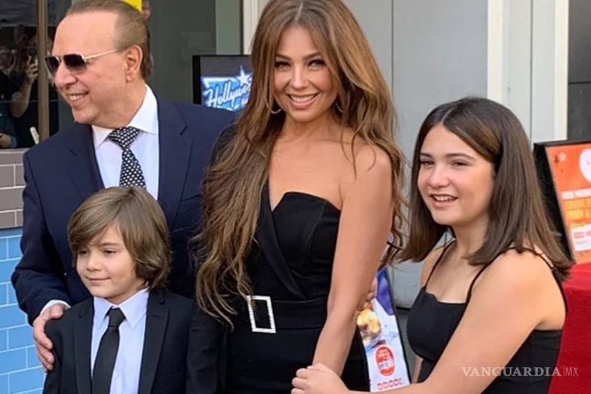 Tommy Mottola se une a las estrellas en el paseo de la fama en Hollywood