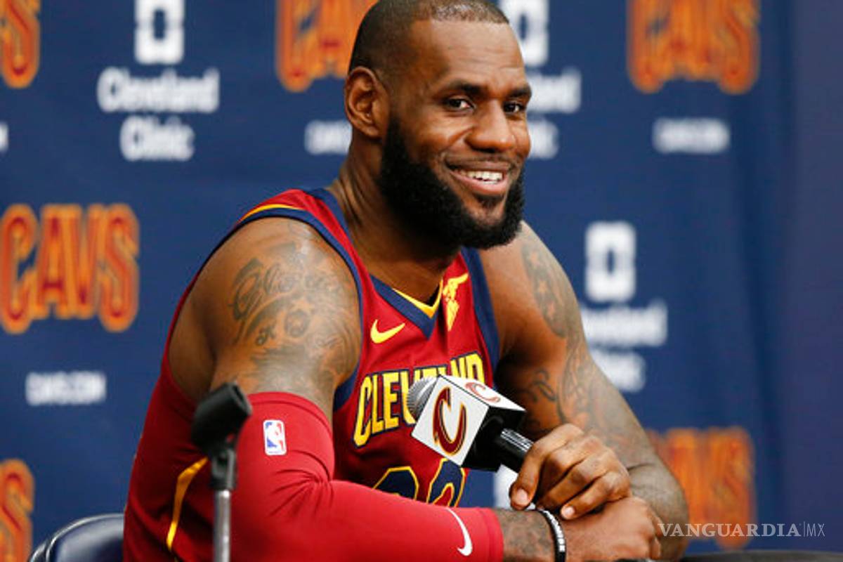 'Si yo fuera dueño de un equipo de la NFL mi QB sería Kaepernick'; LeBron James