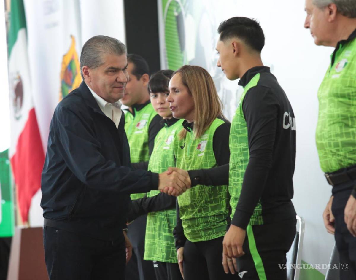 $!El gobernador estatal encabezó la ceremonia en donde estuvieron los atletas coahuilenses.