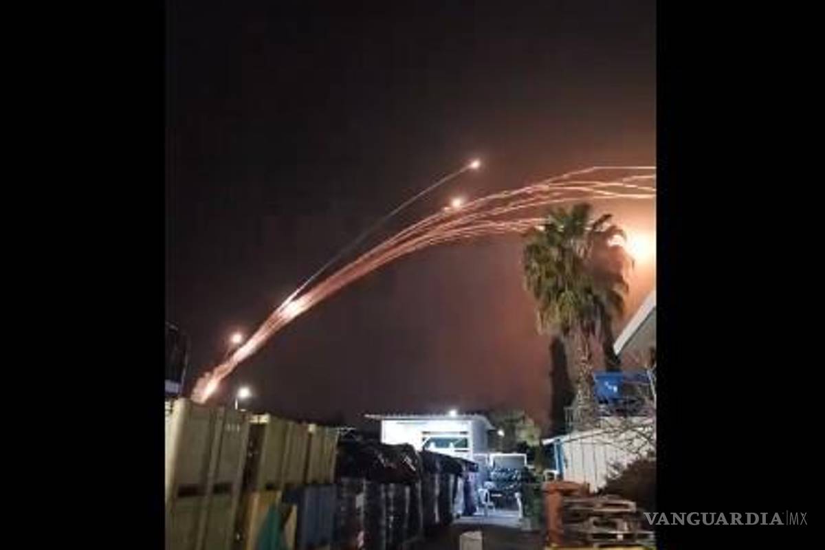 Capturan el momento en que la Cúpula de Hierro intercepta más de una docena de misiles de Hezbolá sobre Israel