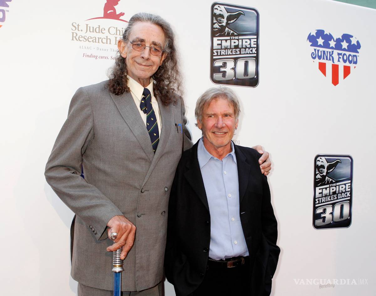$!Harrison Ford se despide de su "compañero y amigo" Peter Mayhew