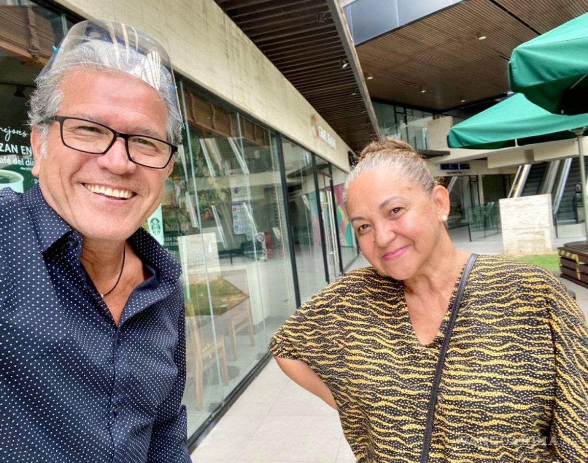 $!Esta fue mi reunión con Sanjuana Martínez, en San Pedro Garza García, el 17 de abril de 2023. La careta sobre mi cabeza no era por el COVID en ese año.