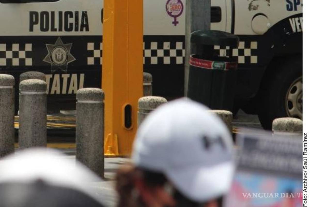 Policías de Veracruz cobran cuota obligatoria a transportistas para el crimen organizado