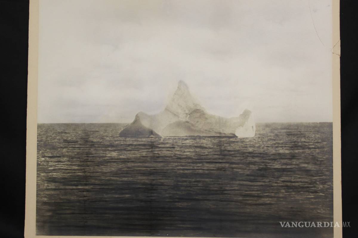 Subastan fotografía de iceberg que hundió al Titanic