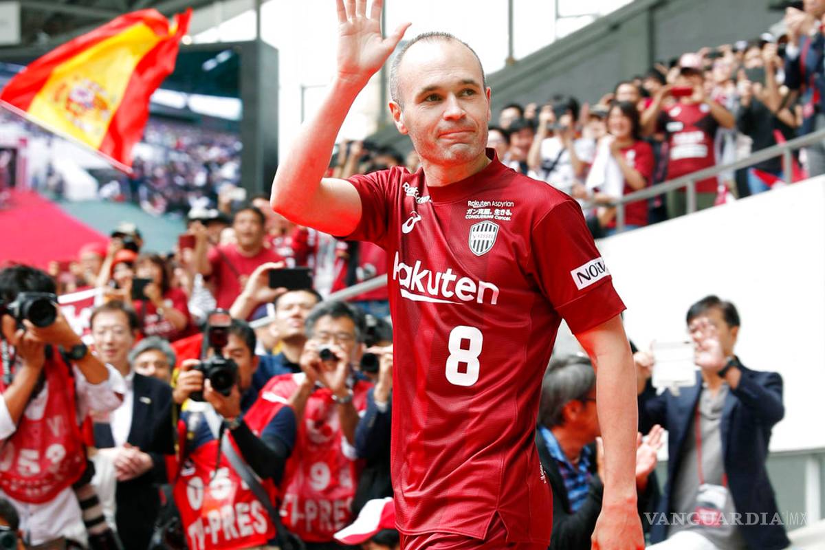 Creador de los Super Campeones emocionado con la llegada de Iniesta a Japón y lo dibujó con su nuevo equipo