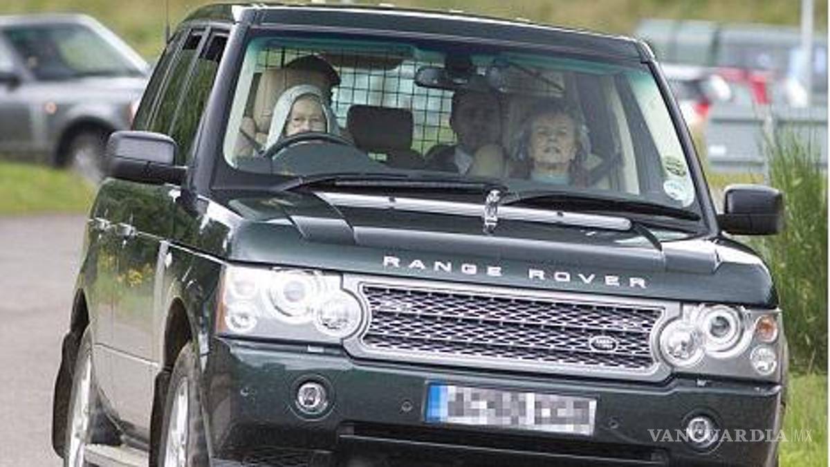 La reina Isabel II y su gusto por los autos; tenía su favorito