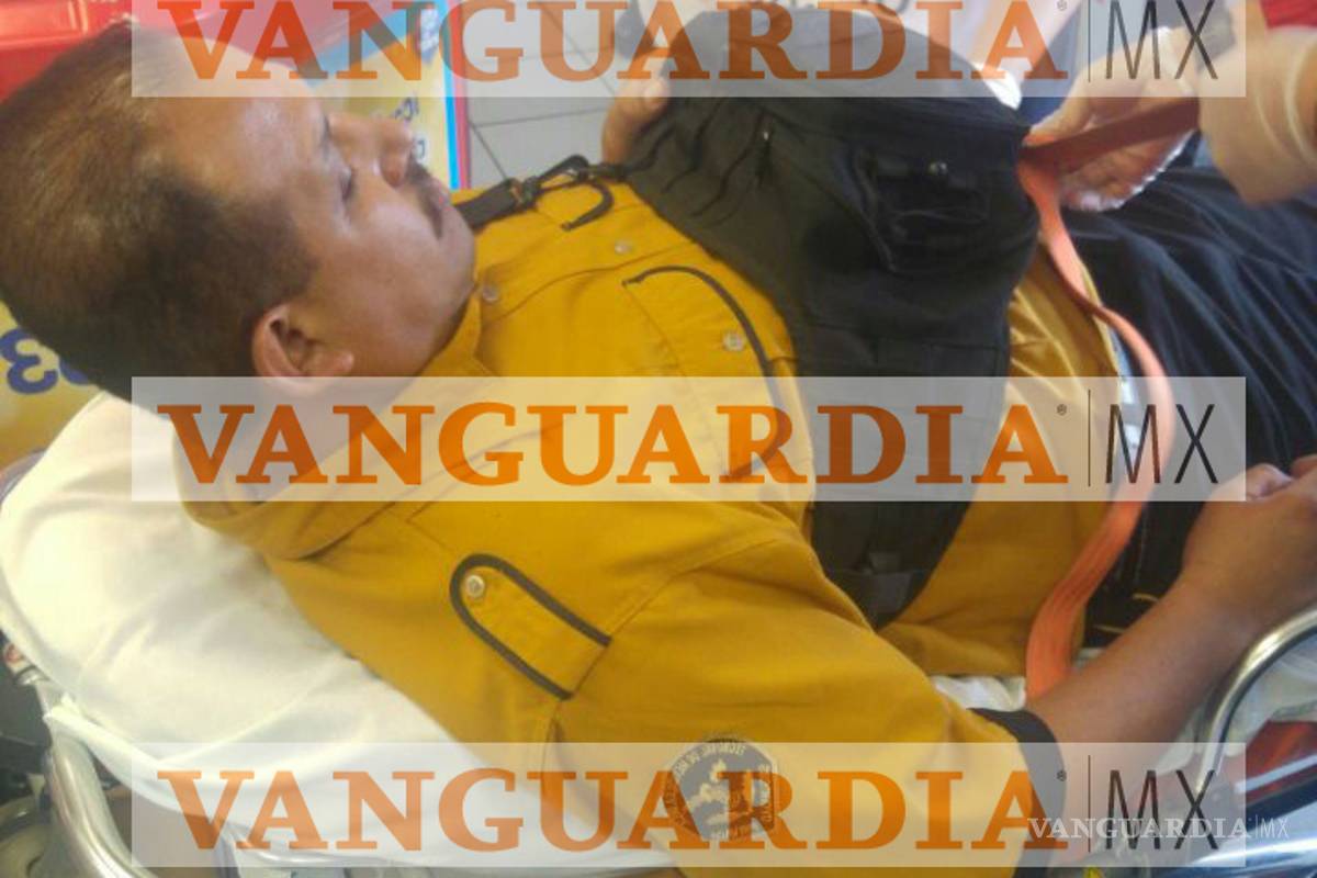 Por descuido custodio de valores se da un balazo, en Saltillo