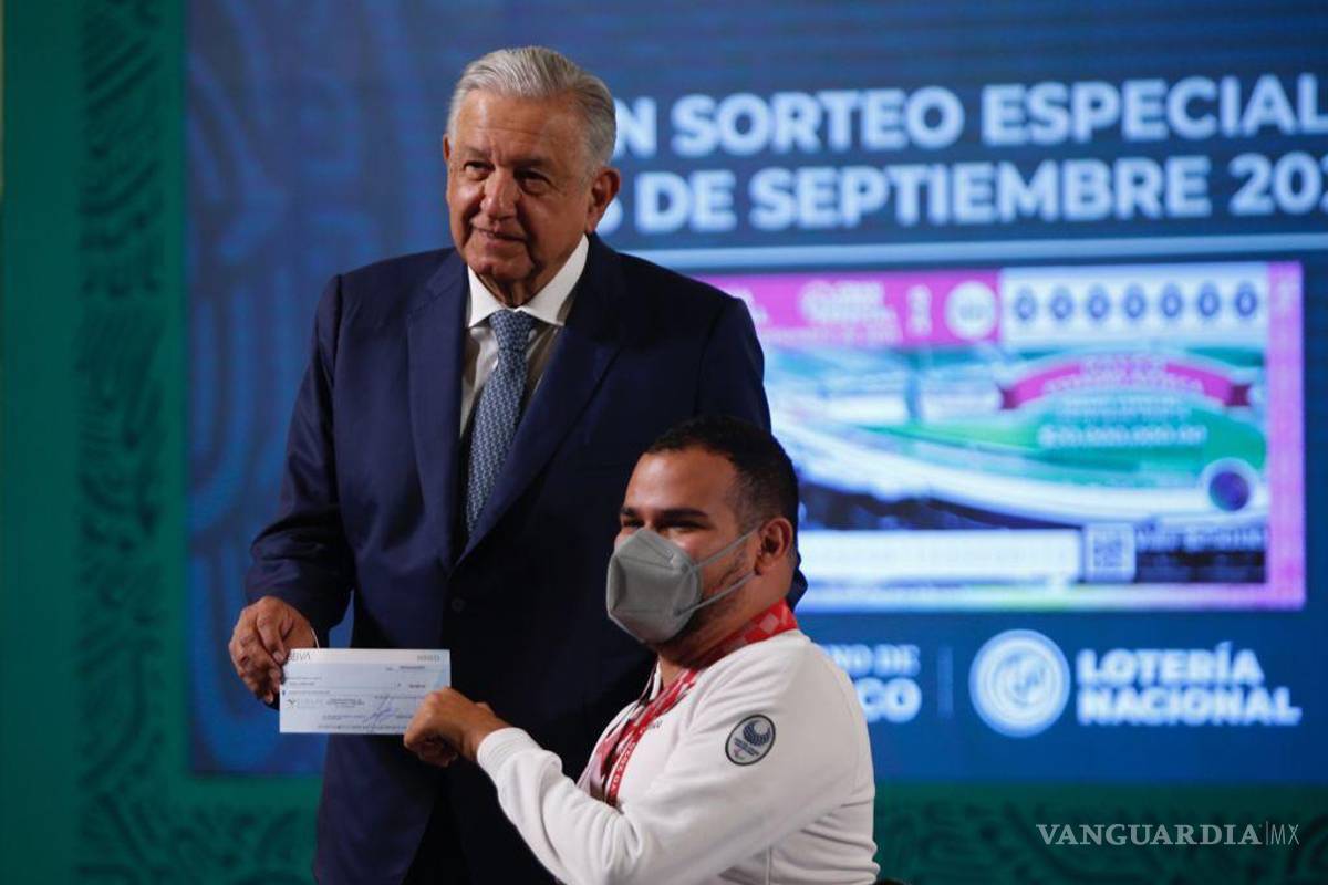 ¿Cuánto dinero entregó AMLO a los medallistas de Tokio 2020?