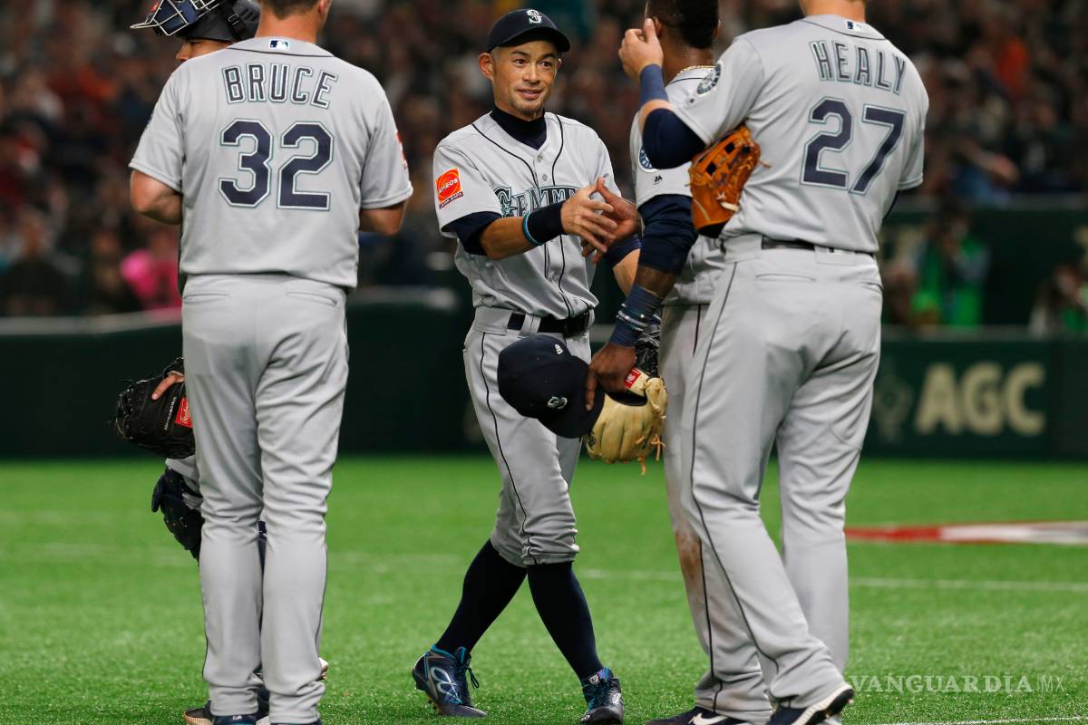 Ichiro Suzuki roba cámara en el inicio de temporada en Grandes Ligas