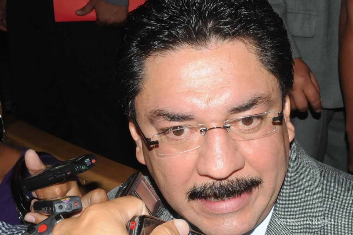 Ulises Ruiz pide detener registro para presidencia del PRI