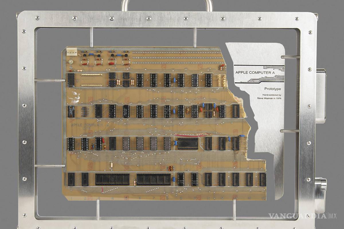 Subastan por cerca de 700 mil dólares el prototipo de la computadora Apple I
