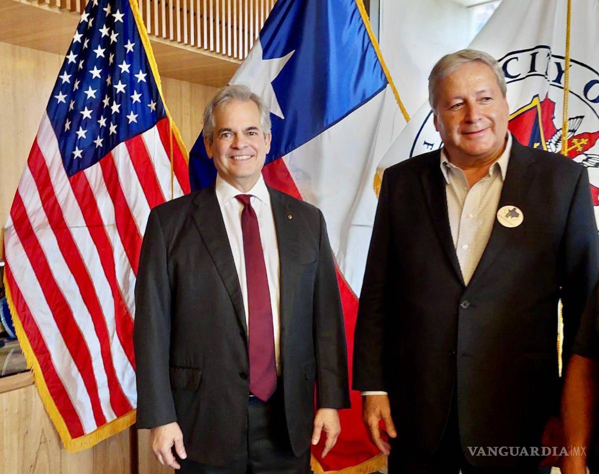 $!Fraustro Siller extendió al alcalde de Austin la invitación formal a participar de las festividades por el aniversario de Saltillo el 25 de julio.