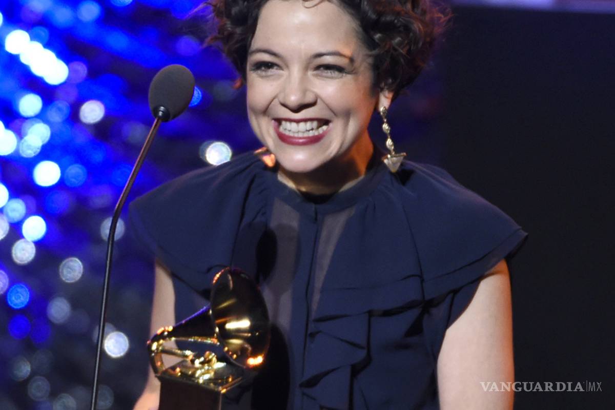 Natalia Lafourcade gana dos Grammy Latinos