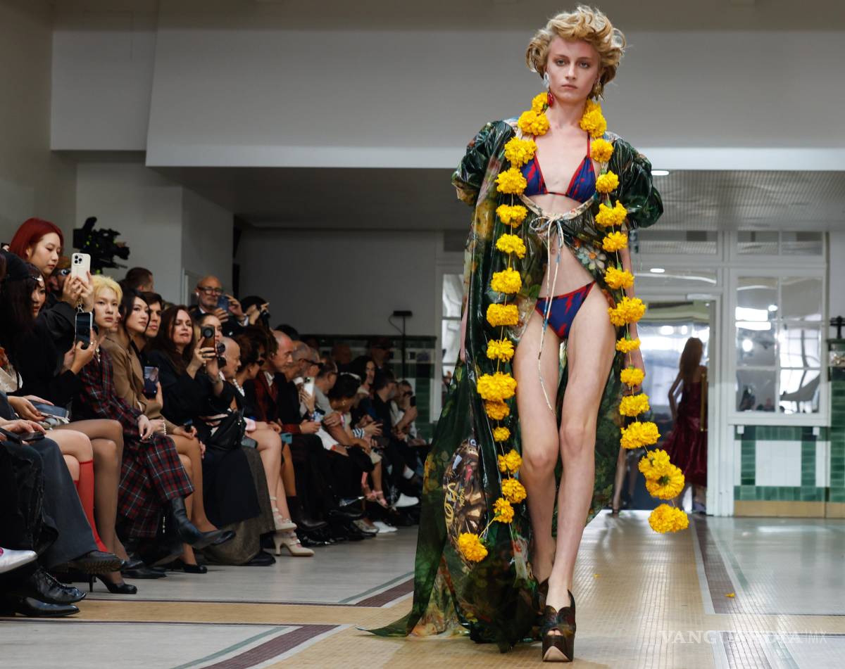 $!Sujetadores, corsés, ‘bodies’ y prendas inspiradas en la lencería toman protagonismo. En la imagen, una modelo en el desfile de Vivienne Westwood.