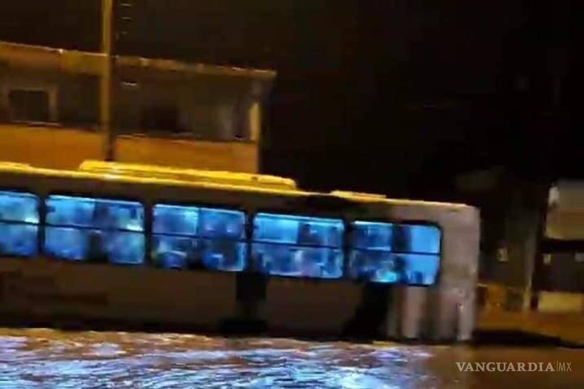 Emergencia en Múzquiz... tras inundación, autoridades realizan labores de rescate de personas