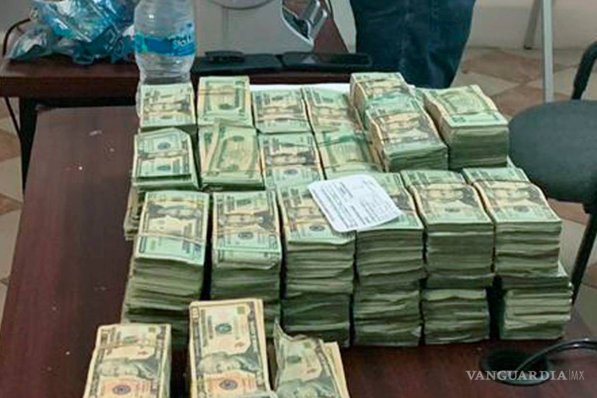 Decomisan a familia un millón 70 mil dólares en puente internacional de Nuevo Laredo