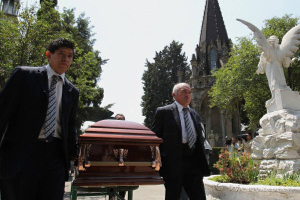 Despiden entre aplausos a Joaquín Capilla