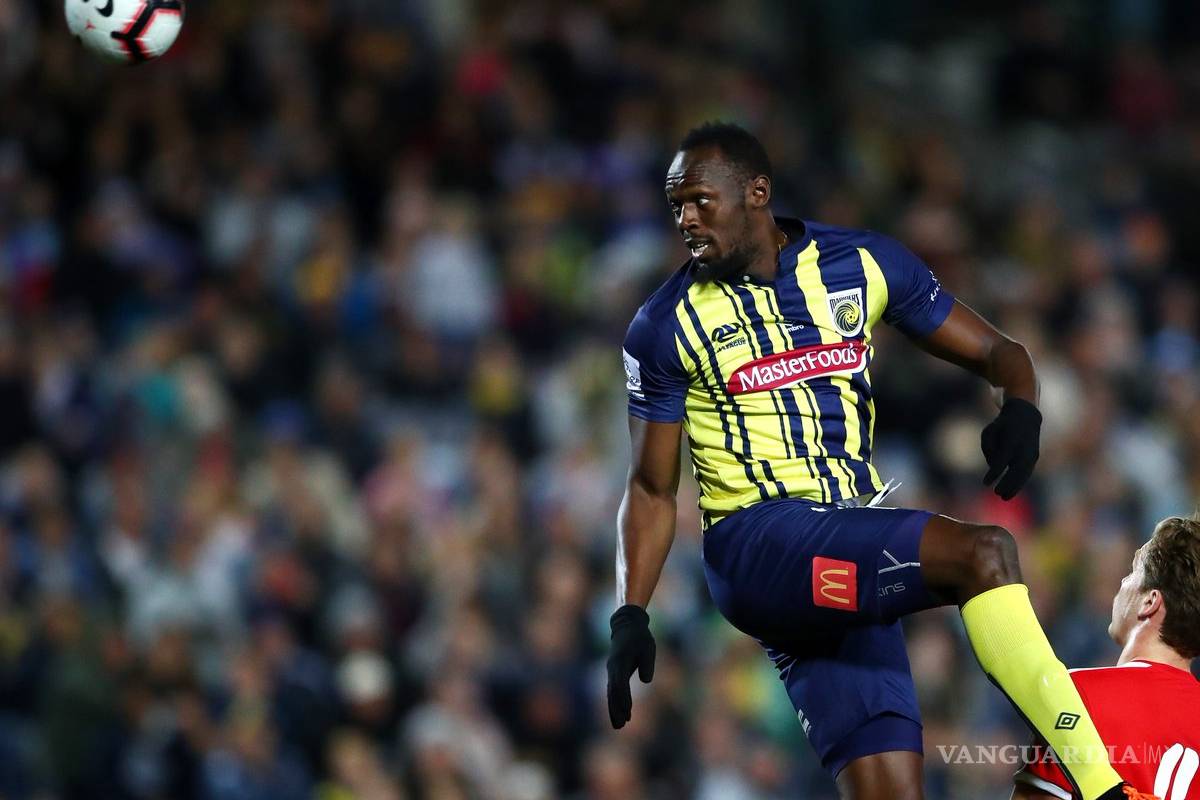 Tras por fin debutar en un equipo de futbol, Bolt se retira de las canchas