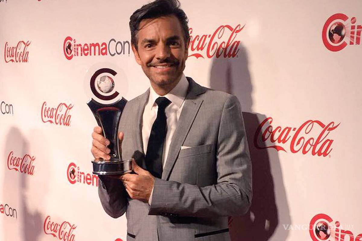 Reconocen a Eugenio Derbez y Salma Hayek en la CinemaCon