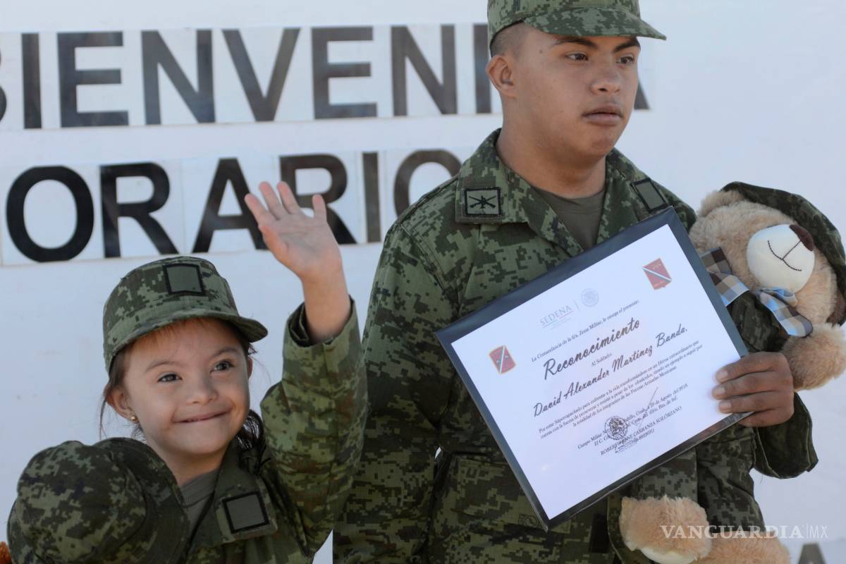 Son Alyssa y David soldados por un día