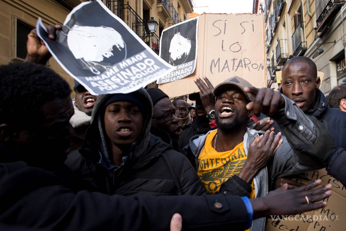 Tras muerte de senegalés, barrio de Madrid registra protestas masivas