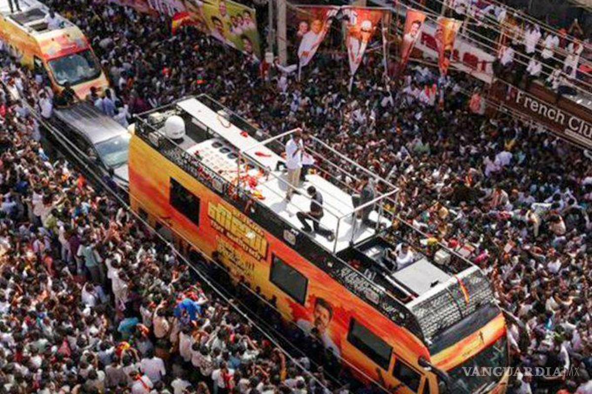 Deja 36 muertos y 40 heridos estampida en mitin político en India