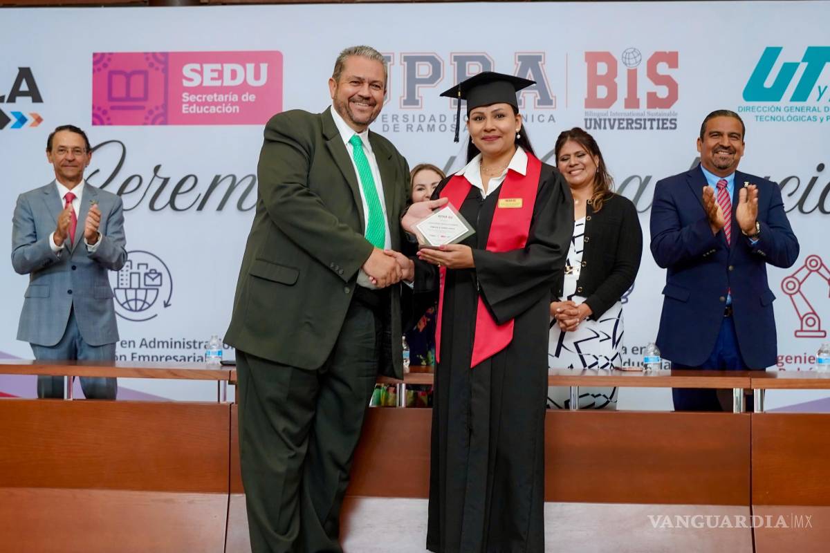 Graduación de la UPRA: empleados municipales de Ramos Arizpe se titulan gracias a programa de becas