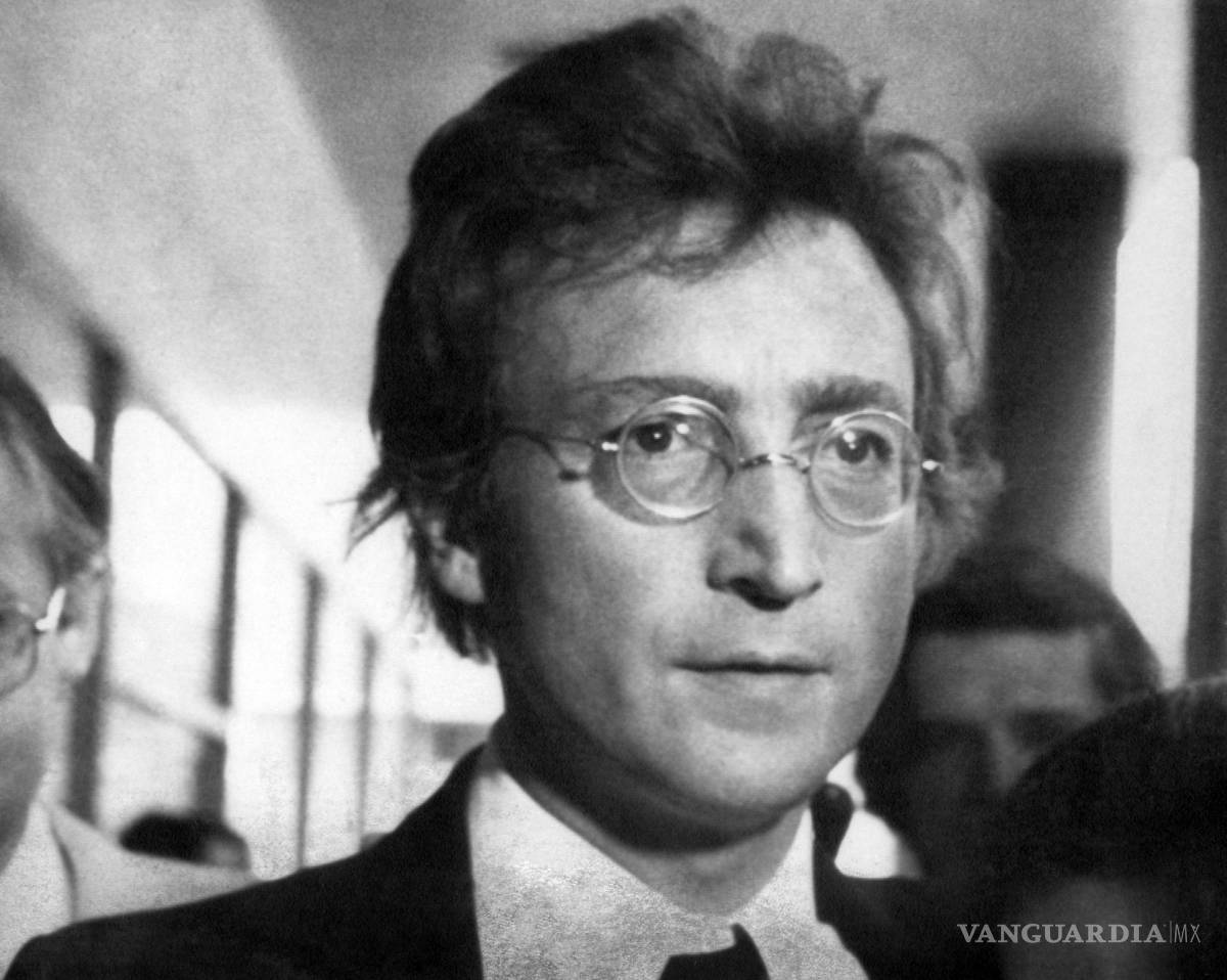 $!Ponen en venta el disco que John Lennon firmó a su asesino