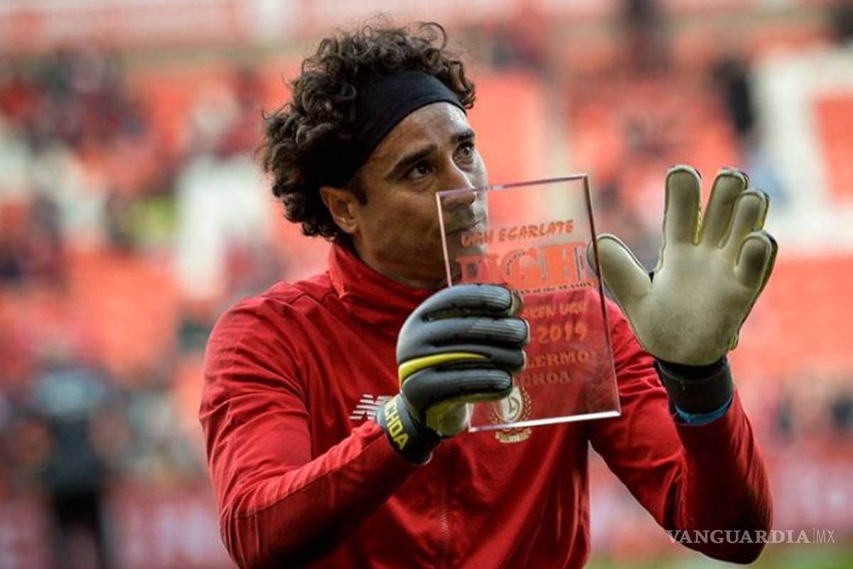 Guillermo Ochoa gana el MVP de la Temporada en Bélgica y anuncia su salida del Standard de Lieja