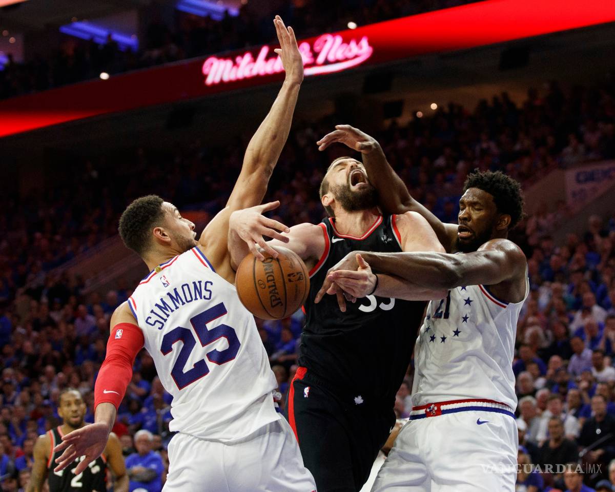 $!Joel Embiid pone arriba a los 76ers sobre los Raptors