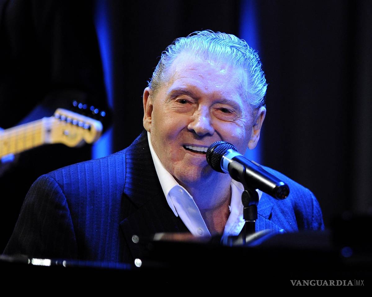 $!28 de septiembre de 2010. Jerry Lee Lewis actuando durante su aparición en beneficio del Museo Grammy y la Fundación Grammy en Los Ángeles, California.