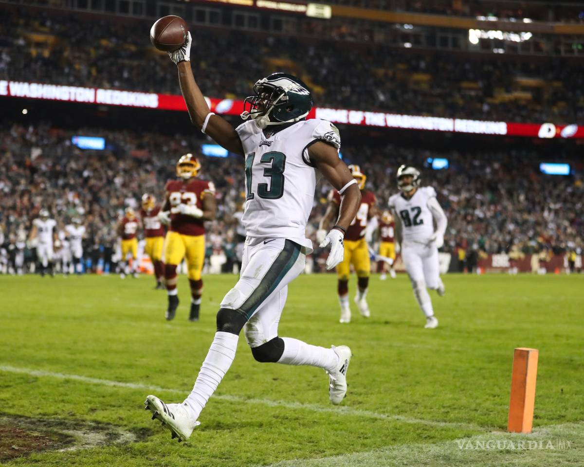 $!Nick Foles demuestra por qué es el mejor QB de los Eagles, metiéndolos a los Playoffs