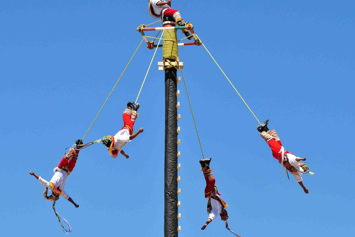 Voladores de Papantla llevan su arte a Inglaterra