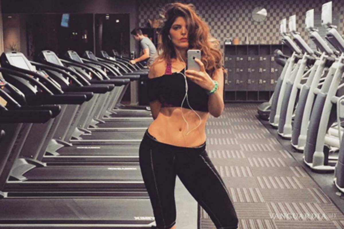 Ana Bárbara sorprende con diminuto bikini