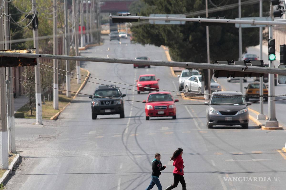 Convierten bulevar de Saltillo en pista de carreras