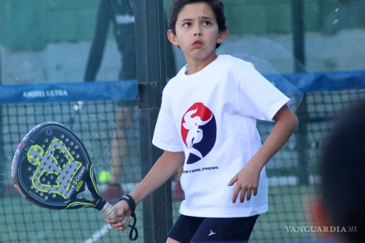 José Pablo Garza, promesa del padel saltillense; se roba las miradas