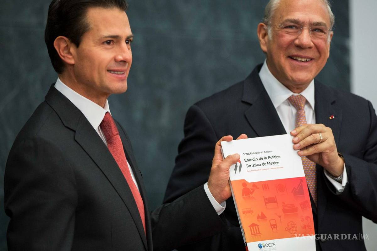 Peña y Gurría abordan avances de reformas estructurales en México