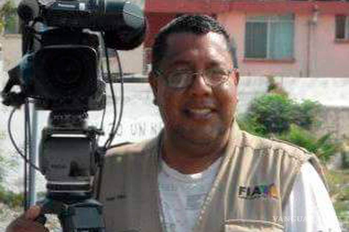 Indignación de periodistas frente a detención de camarógrafo por Fuerza Civil