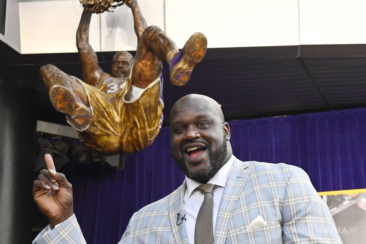 Con estatua Shaq ataca Los Ángeles