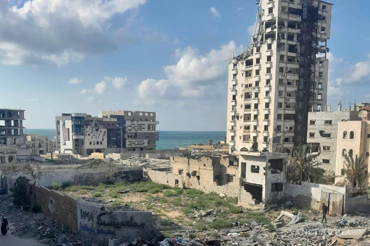 Una madre atrapada en Gaza dice que ella y sus hijas están ‘esperando a morir’