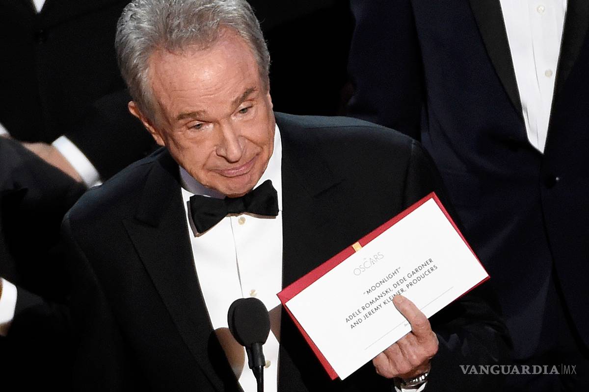 Y los responsables del sobre equivocado en el Oscar son...
