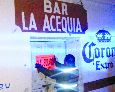Le cortan la borrachera a menor en bar de Arteaga