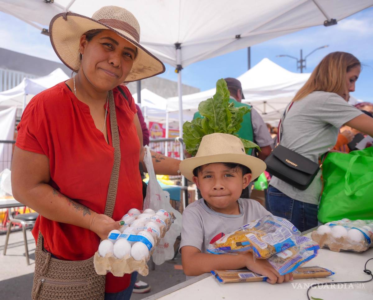 $!Vecinos destacan el ahorro significativo frente a costos del mercado convencional.