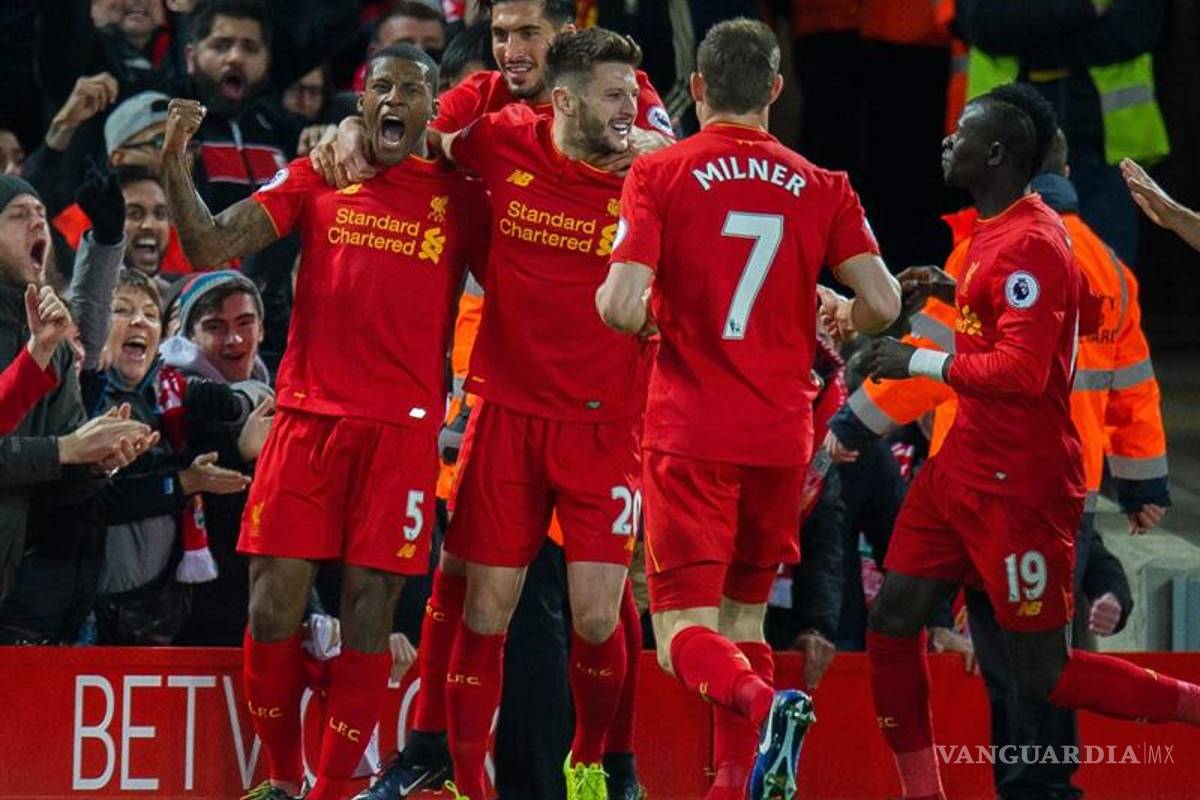 Liverpool sigue a la caza del Chelsea y aleja al City de la punta