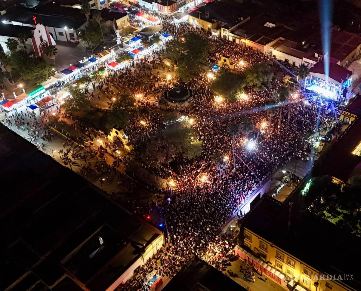 $!El concierto cerró una noche de celebración por el 216 aniversario del inicio de la Independencia de México.