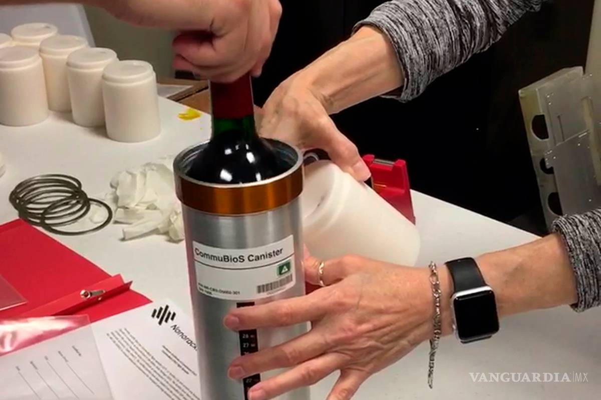 Astronautas se quedan con las ganas de tomar vino en la estación espacial