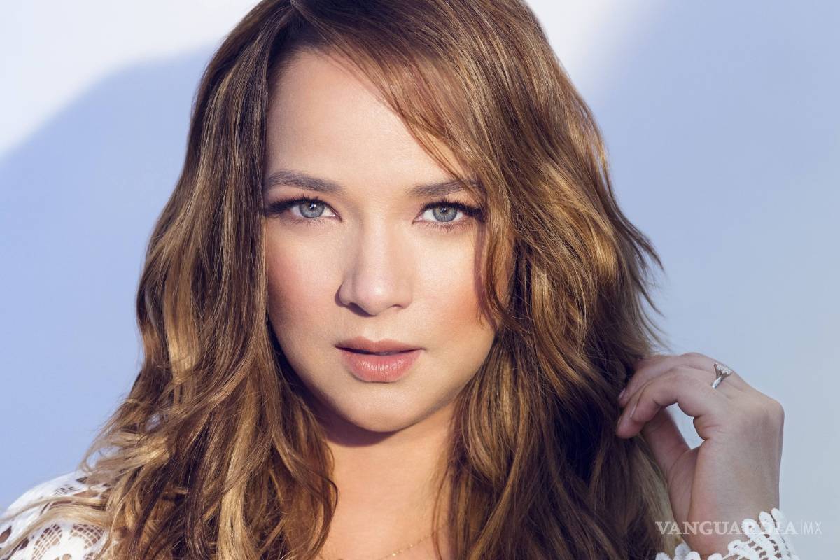 Adamari López presenta &quot;Amando&quot;, su segunda obra autobiográfica