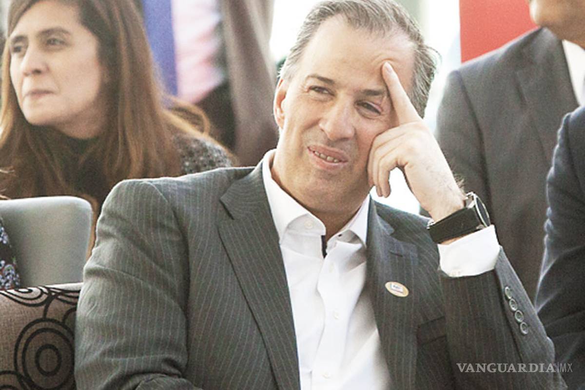 Meade se reúne con director de Pemex para analizar el impacto del desabasto de gasolina