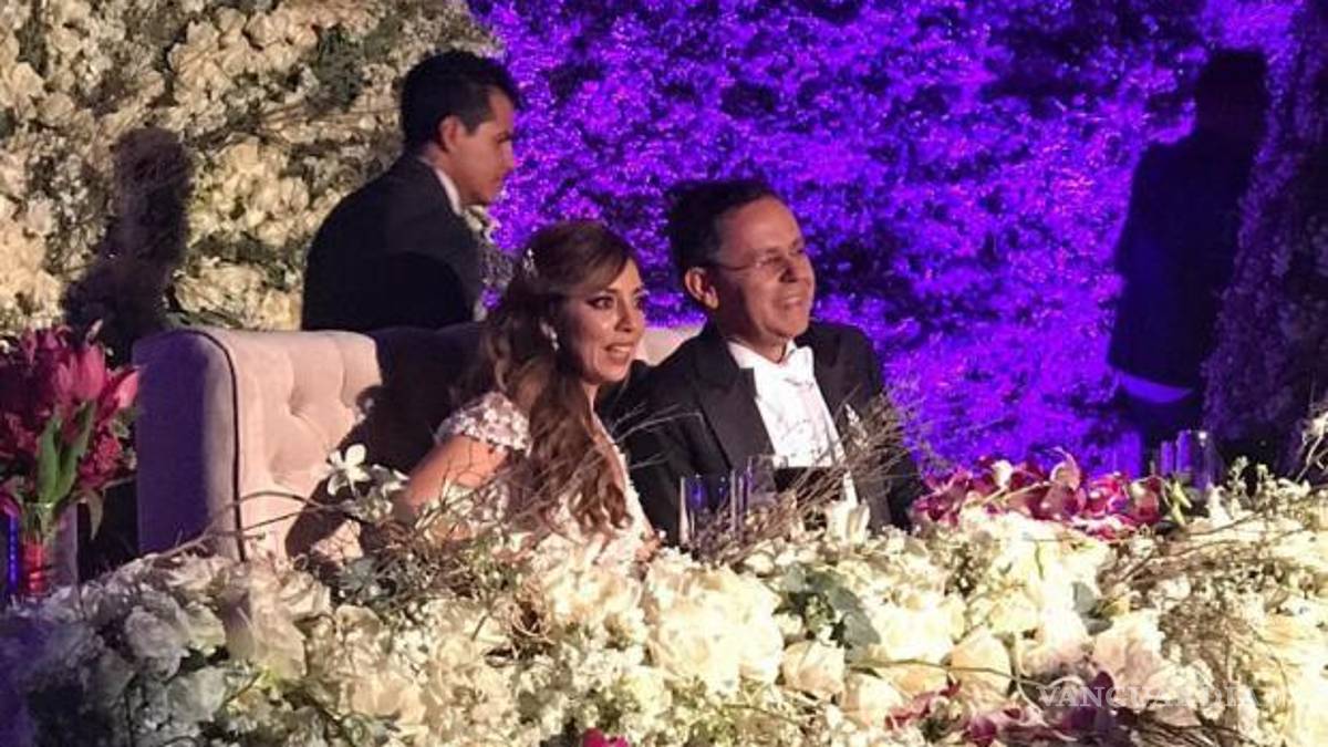 Se casa ‘mano derecha’ de AMLO en Puebla; acude Presidente electo y cúpula de Morena