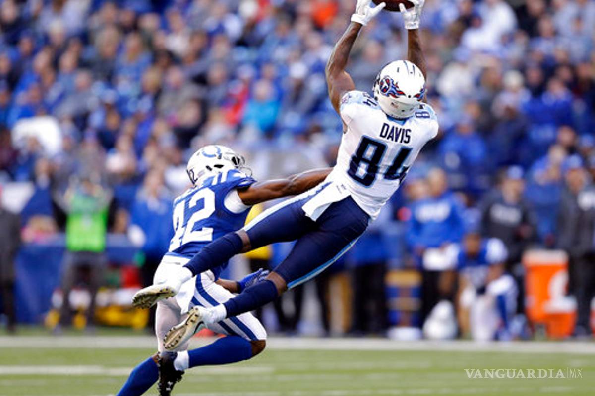 Titans remontan para vencer a los Colts